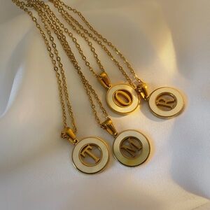 Hollow Round Shell Jewelry Initial Letter
